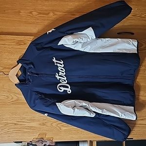 Womens Authentic Detroit Tigers winter coat.  2X, fitted